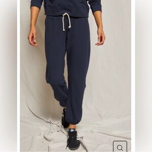 Perfect White Tee The Johnny Jogger Women’s size X-Large in Dark Blue